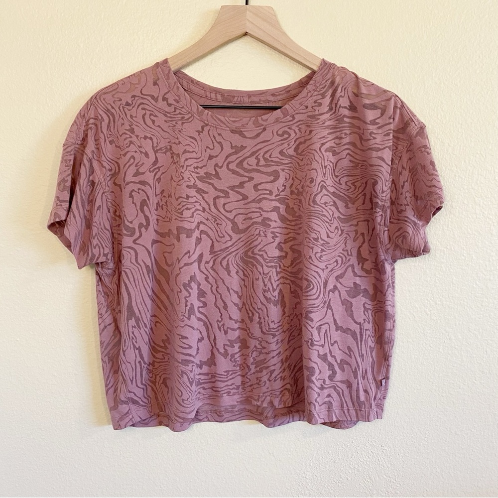 Lululemon Mauve Sheer Swirl Print Short Sleeve Crop Size 6